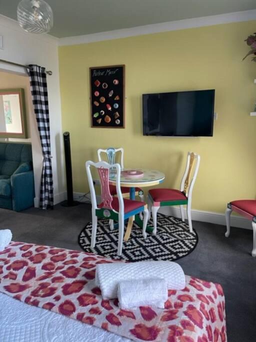 "The Parlour" Seafront Apartment Истбурн Экстерьер фото